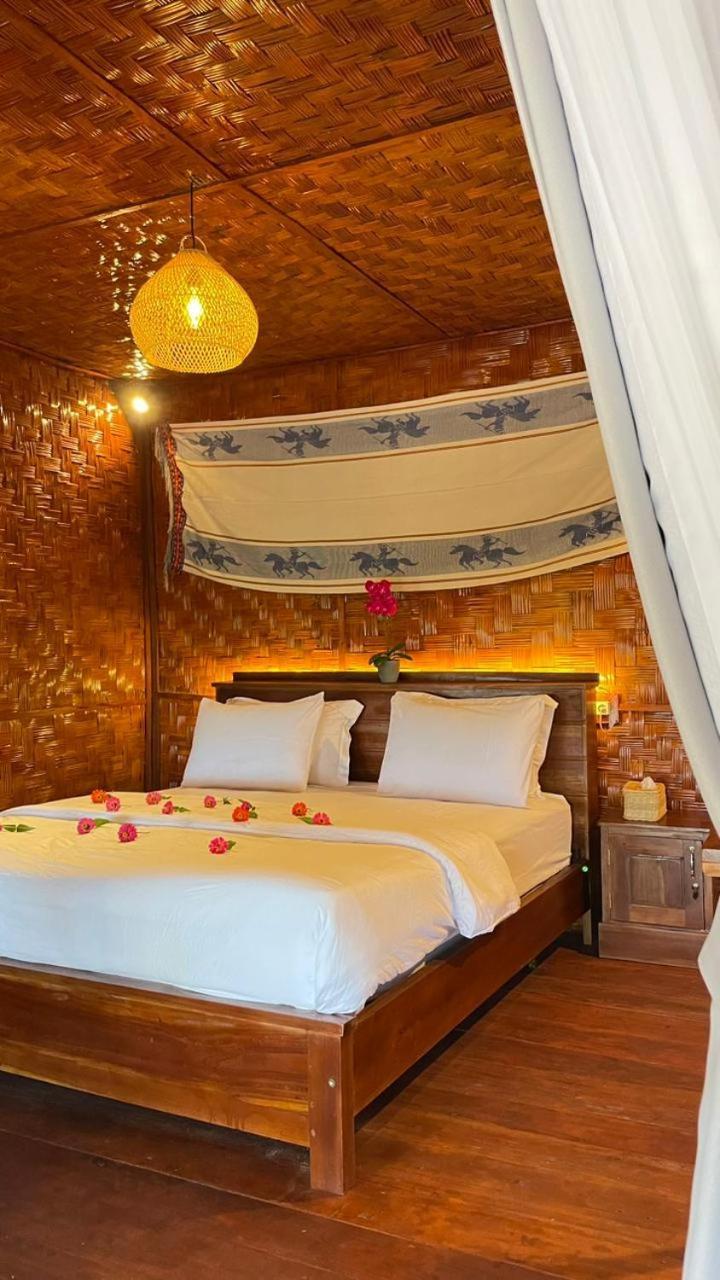 Three Queen Villa And Homestay Waikabubak Dış mekan fotoğraf