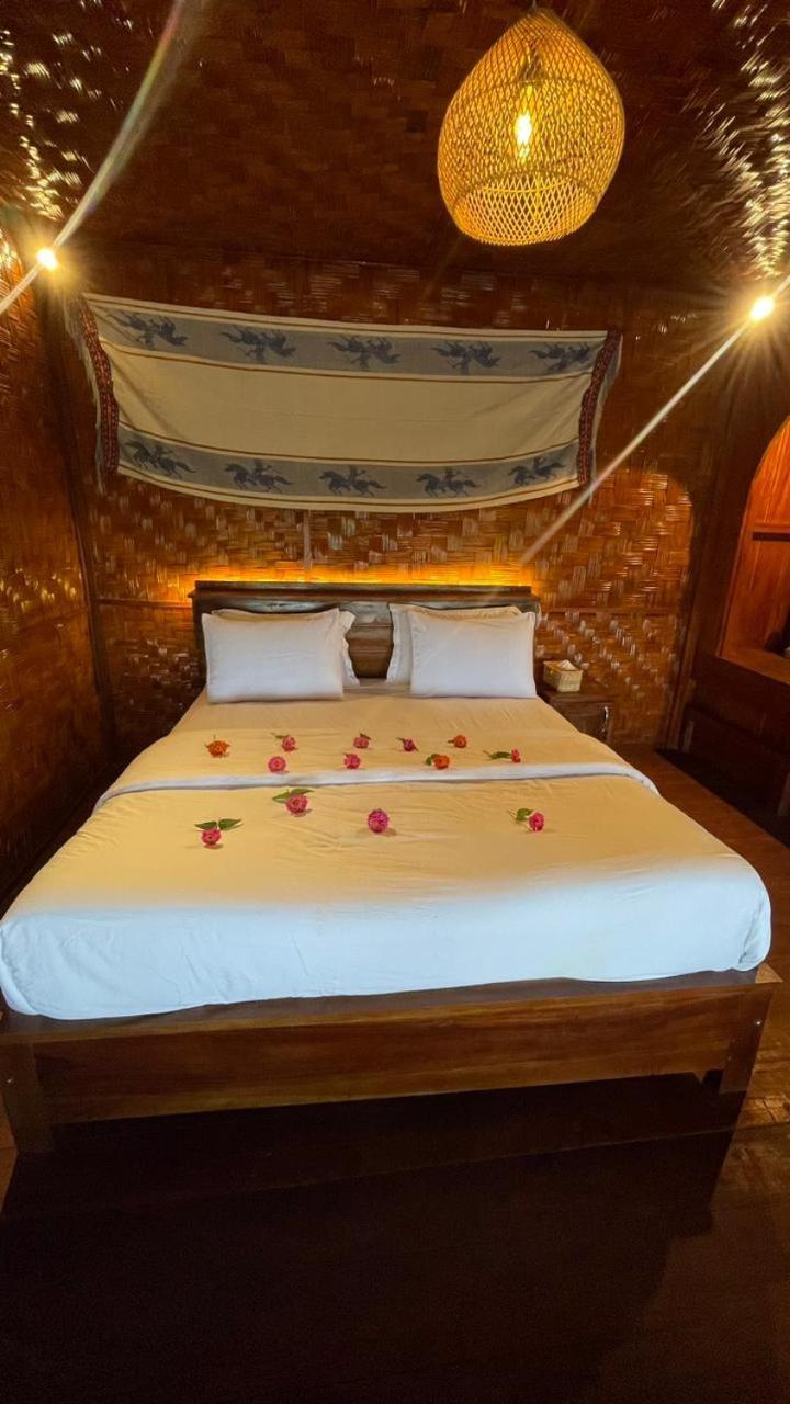 Three Queen Villa And Homestay Waikabubak Dış mekan fotoğraf