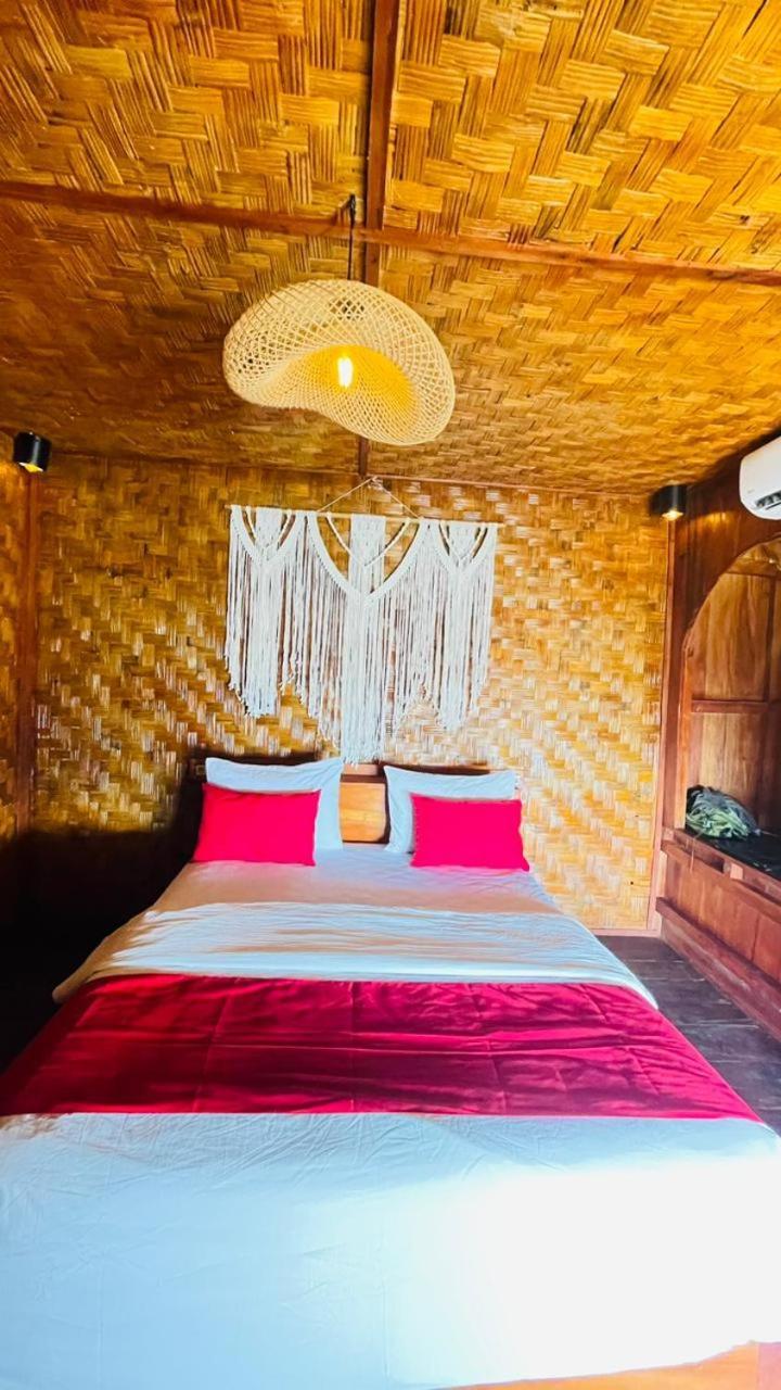 Three Queen Villa And Homestay Waikabubak Dış mekan fotoğraf