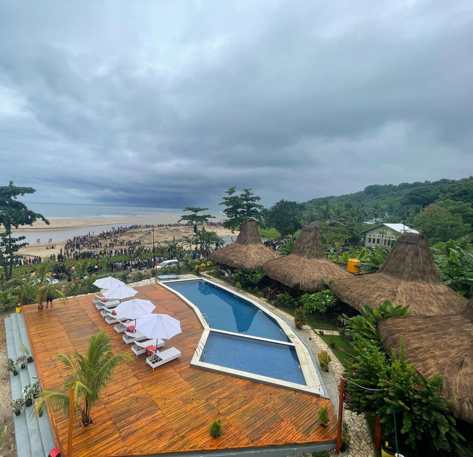 Three Queen Villa And Homestay Waikabubak Dış mekan fotoğraf