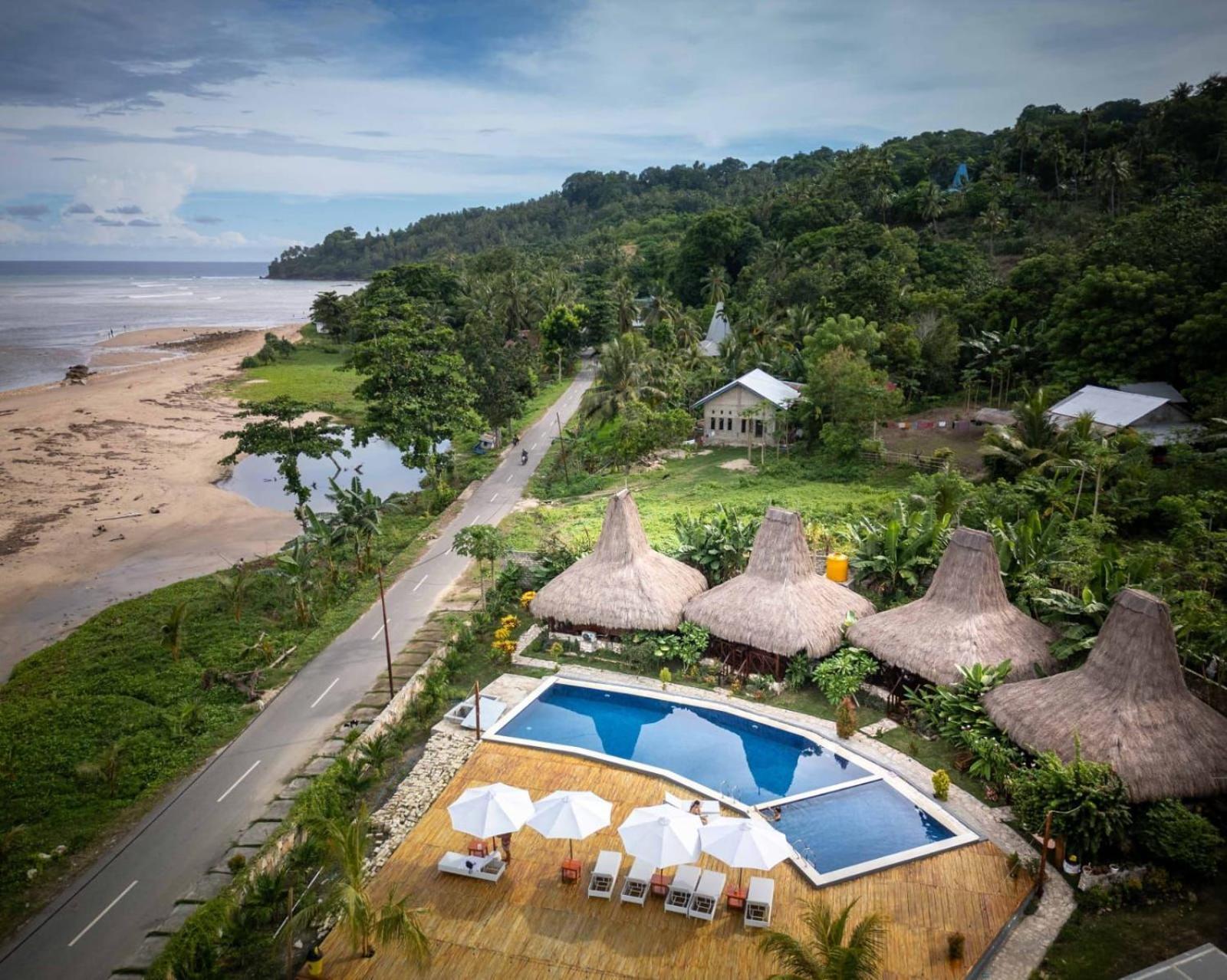 Three Queen Villa And Homestay Waikabubak Dış mekan fotoğraf
